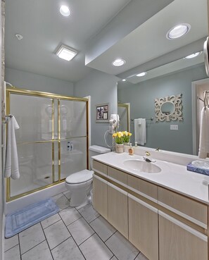 Shower, hair dryer, bidet, towels