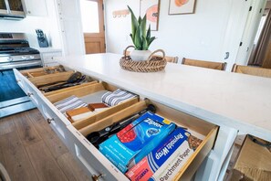 Fridge, microwave, oven, stovetop - Luxury Ocean View Beach Escape w/ Private SPA, SunDeck, BBQ, EV Charger, Pets ok (Oceanside)