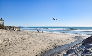 Beach nearby - Luxury Ocean View Beach Escape w/ Private SPA, SunDeck, BBQ, EV Charger, Pets ok (Oceanside)