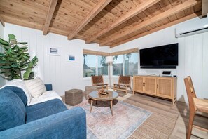 Smart TV, video games, DVD player - Luxury Ocean View Beach Escape w/ Private SPA, SunDeck, BBQ, EV Charger, Pets ok (Oceanside)