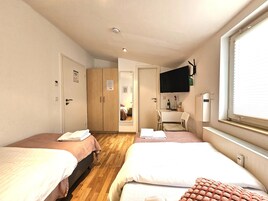 Basic-Zimmer, Nichtraucher | Zimmersafe, Schreibtisch, kostenloses WLAN