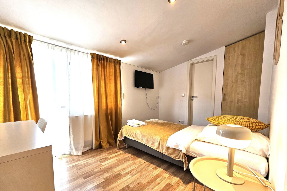 Basic Single Room, Non Smoking | In-room safe, desk, free WiFi