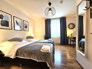 Basic Double or Twin Room, 2 Single Beds, Non Smoking | In-room safe, desk, free WiFi - Airport Messe Hotel (Düsseldorf)