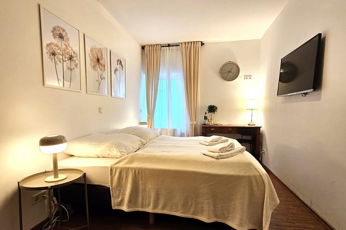 Basic Double Room, Non Smoking | In-room safe, desk, free WiFi