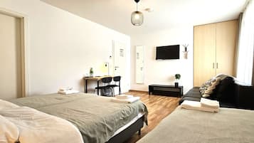 Basic Triple Room, Courtyard View | In-room safe, desk, free WiFi