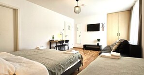 Basic Triple Room, Courtyard View | In-room safe, desk, free WiFi - Airport Messe Hotel (Düsseldorf)