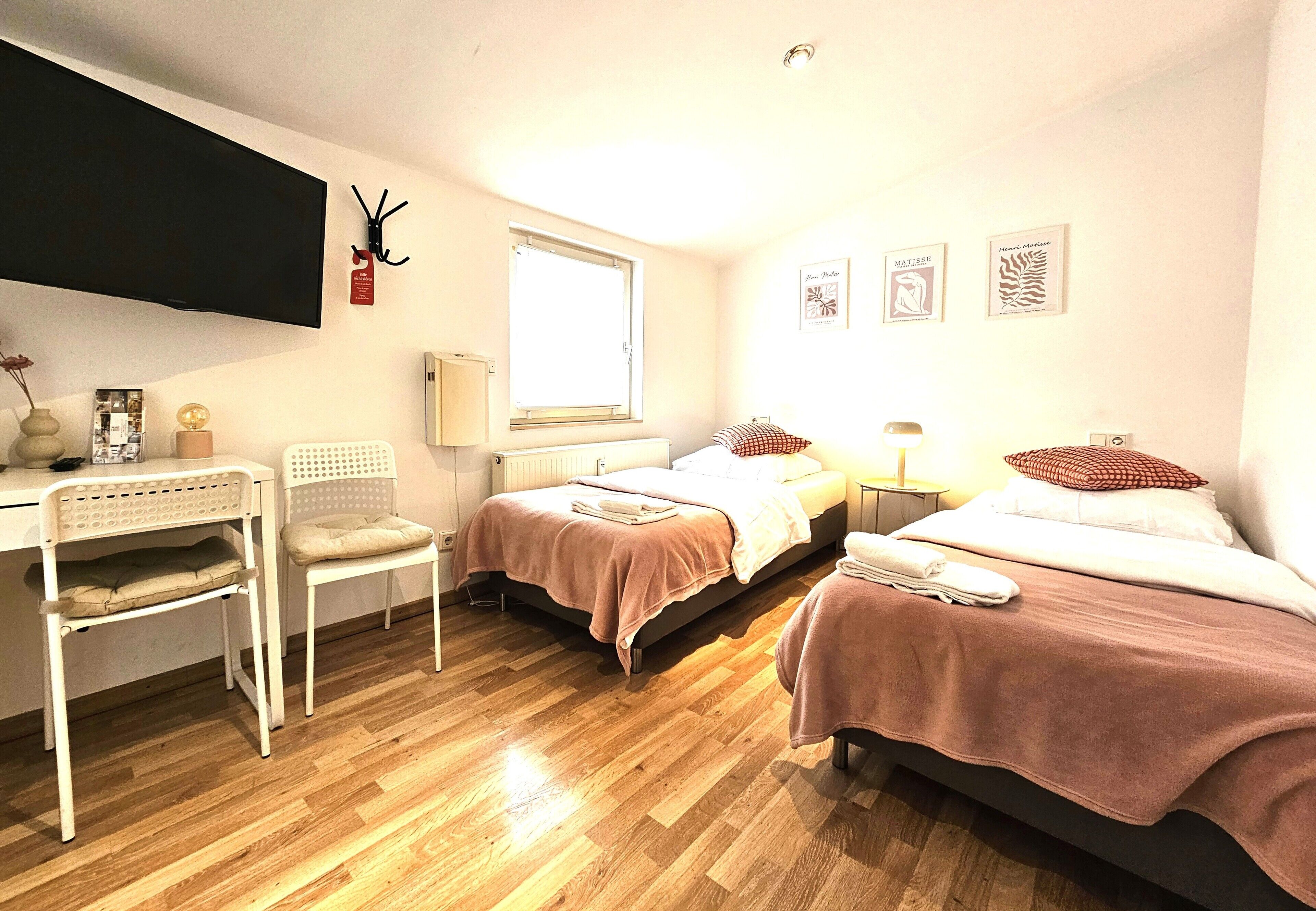 Basic Room, Non Smoking | In-room safe, desk, free WiFi