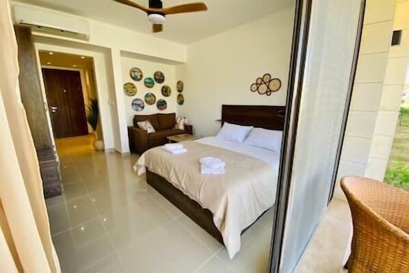 Iron/ironing board, WiFi, bed sheets