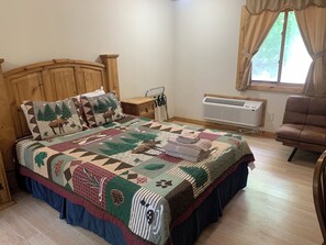Studio | Free WiFi, bed sheets - Benzonia Rustic Resort (Benzonia)