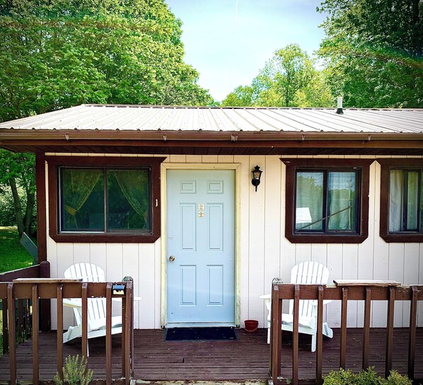 Studio | Terrace/patio - Benzonia Rustic Resort (Benzonia)