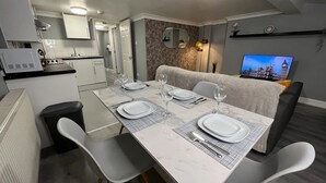 Apartment | Living area - Modern with Stylish Terrace (London)