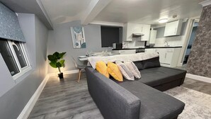 Apartment | Living area - Modern with Stylish Terrace (London)