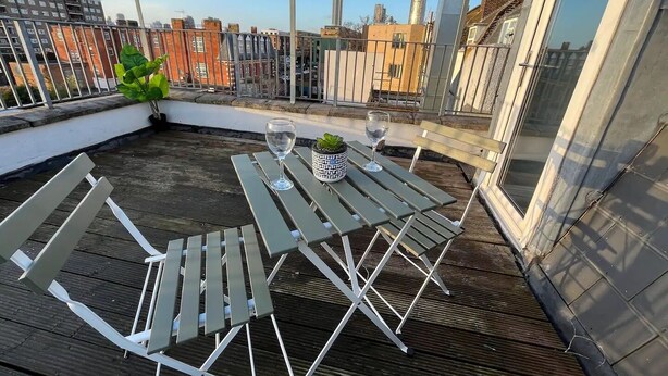 Apartment | Terrace/patio - Modern with Stylish Terrace (London)
