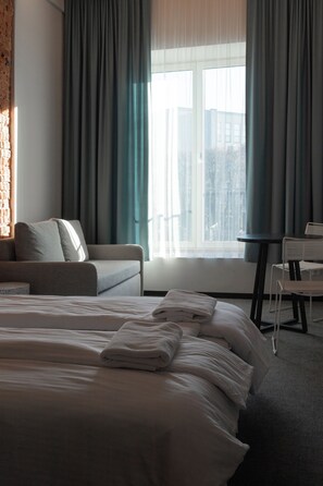 Cortinas blackout, tabla de planchar con plancha y wifi gratis 