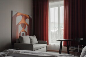 Cortinas blackout, tabla de planchar con plancha y wifi gratis 