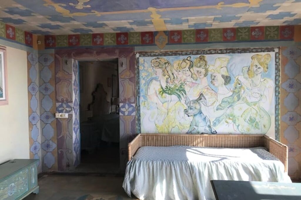 3 chambres, bureau, fer et planche à repasser, lit parapluie