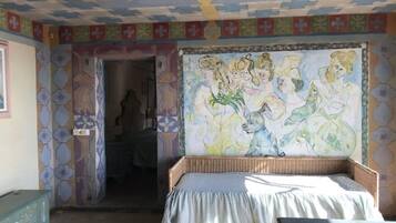 3 chambres, bureau, fer et planche Ă repasser, lit parapluie