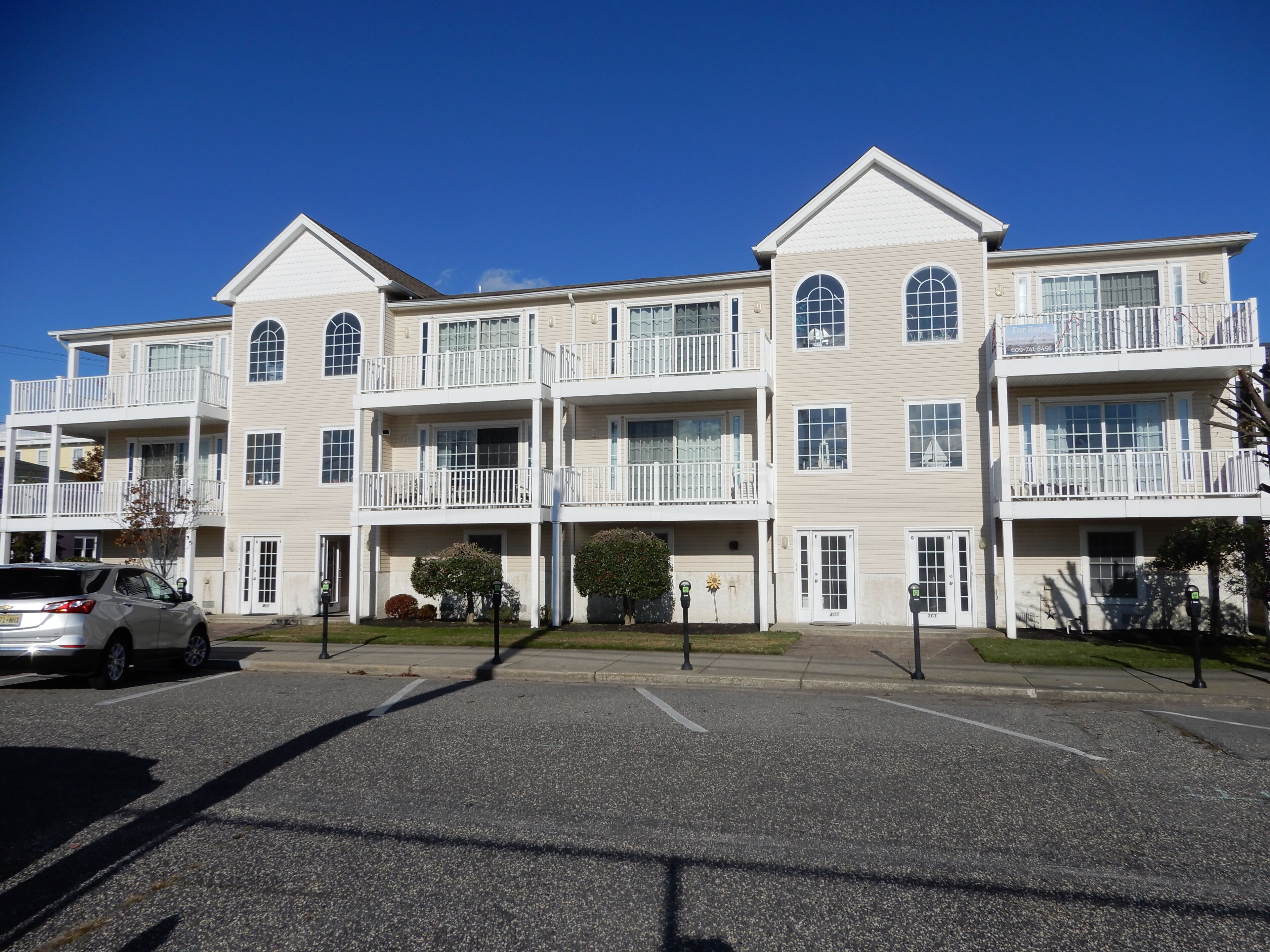 BEACH BLOCK in WW! OCEAN VIEWS! LABOR DAY WEEK/WEEKEND!  SEPTEMBER! 