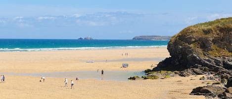 Una spiaggia nelle vicinanze