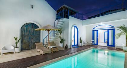 Casa Posa Grand: 6BR Private Villa in Seminyak