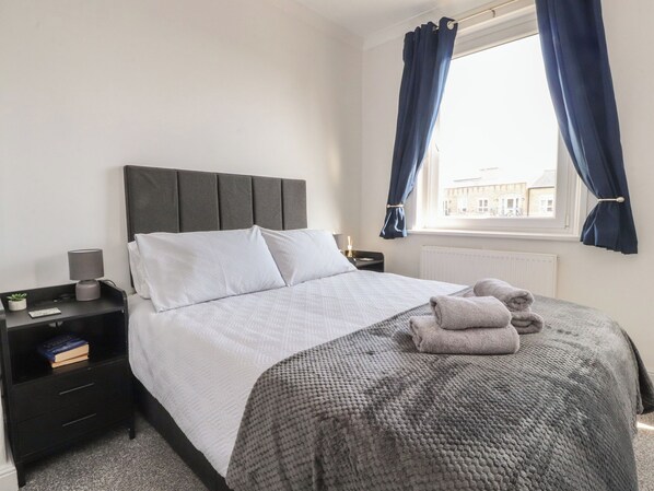 2 عدّة غرف نوم وبديكورات فريدة لكل غرفة وطراز فريد لكل وحدة