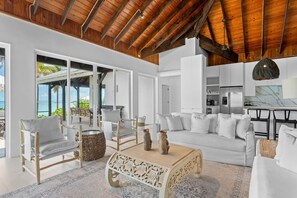 Smart-TV, musikkbibliotek og stereoanlegg