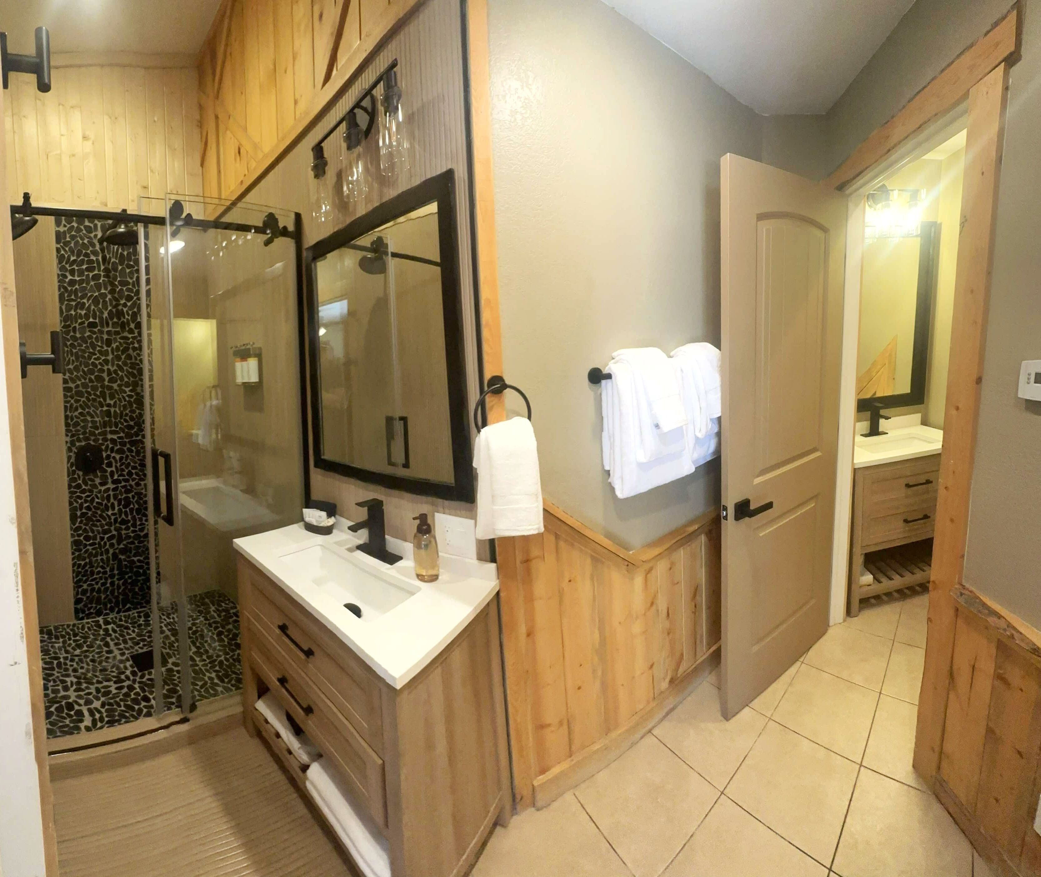 Suite, River View | Bathroom | Free toiletries, hair dryer, bathrobes, towels