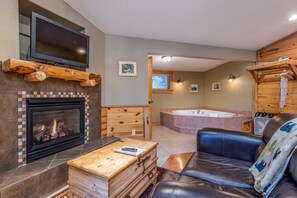 Deluxe Studio Suite, Hot Tub | Living area - Stonebrook Resort - Adults Only (Estes Park)