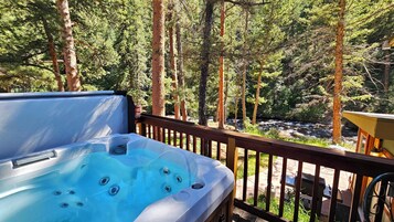 Cottage Studio | Water view