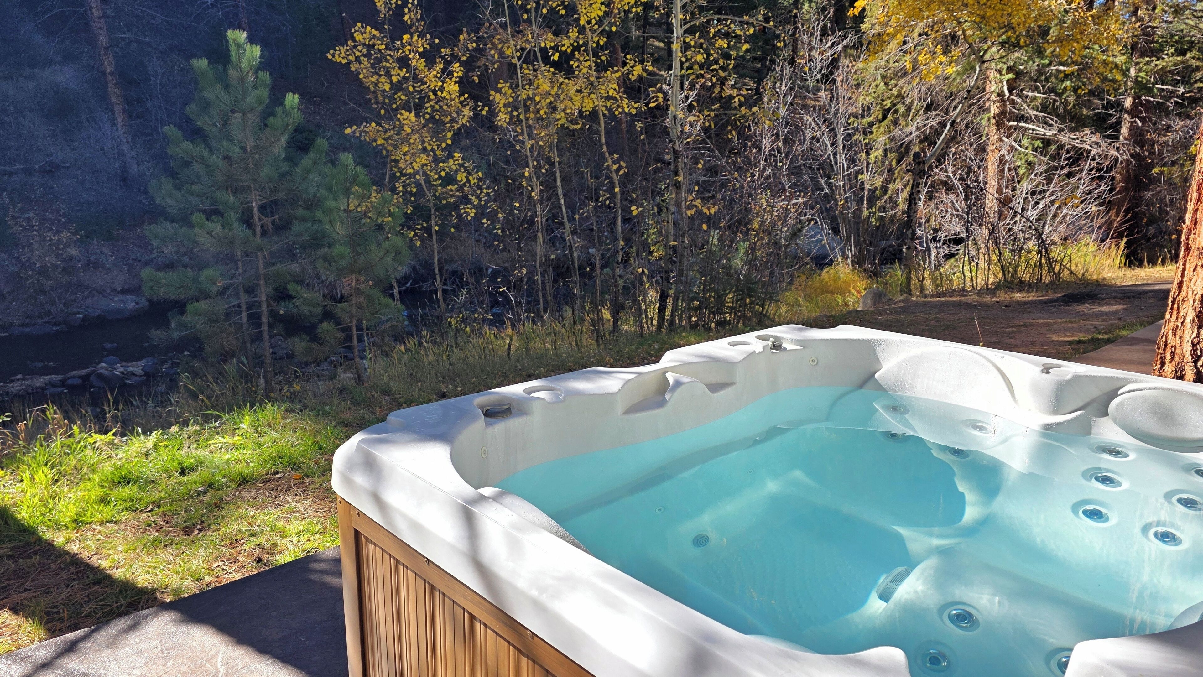 Deluxe Cottage, Hot Tub, River View | Individually decorated, individually furnished, blackout curtains