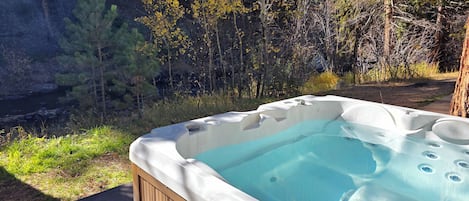 Deluxe Cottage, Hot Tub, River View