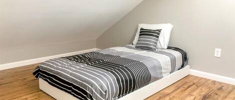 Townhome, 1 Queen Bed with Sofa bed (5218 Beach Dr B )