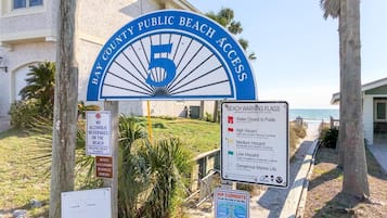 聯排別墅, 1 張加大雙人床及 1 張梳化床 (5218 Beach Dr B ) | 住宿地面