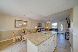 Townhome, Multiple Beds (206 White Sandy-Pet friendly) | Private kitchen