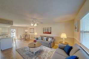 Townhome, Multiple Beds (206 White Sandy-Pet friendly) | Living area