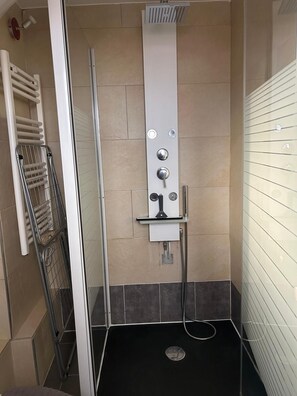 Hair dryer, towels, soap, toilet paper - La Brise Marine (Villeneuve-Loubet)