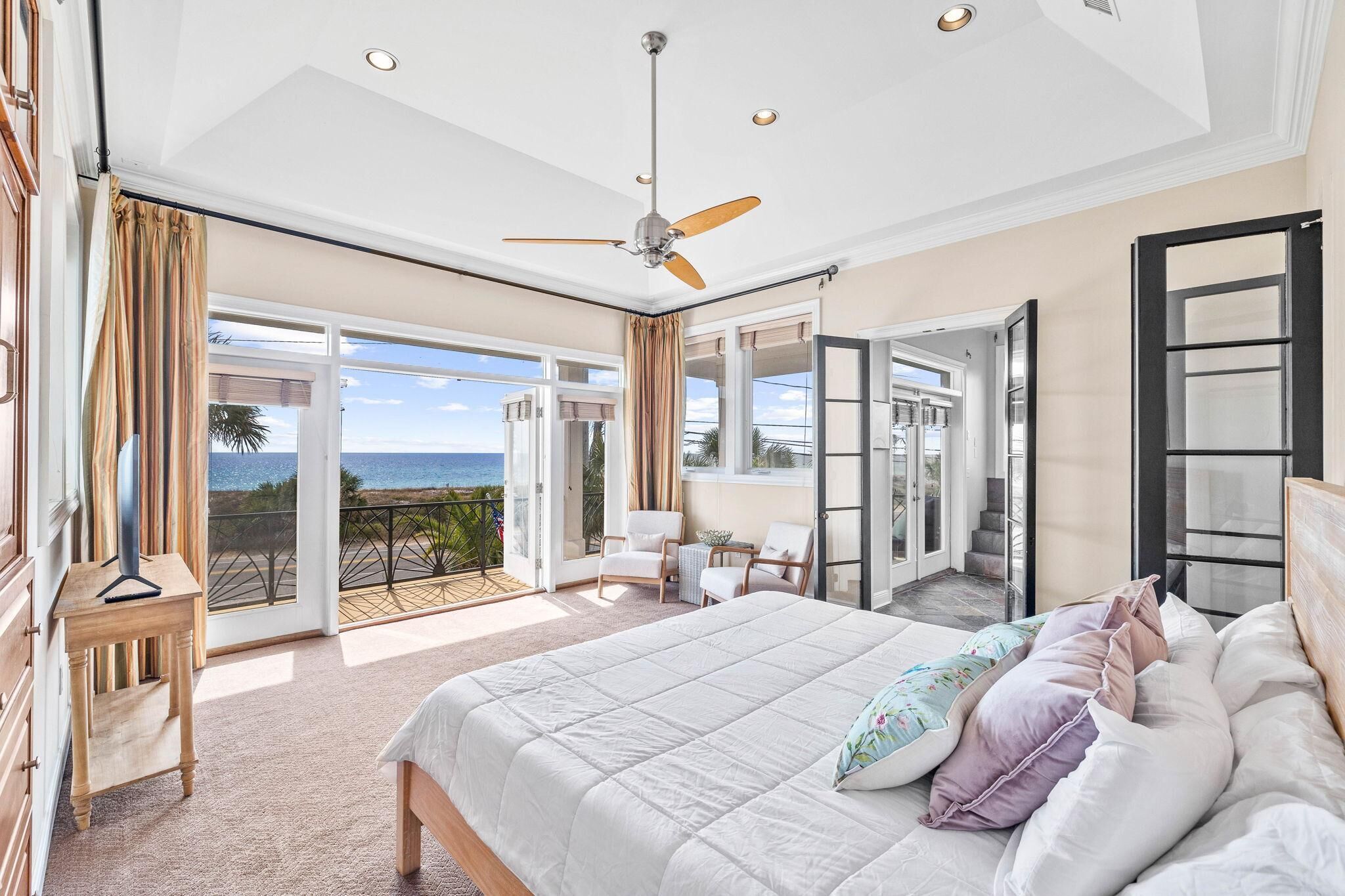 House, Multiple Beds (Front Beach Oasis)