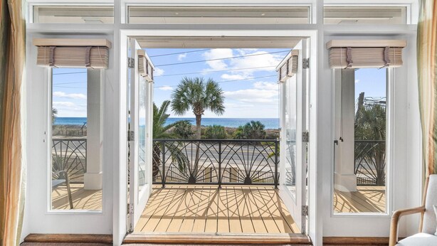 A balcony with a view of the beach and palm trees. - 20816 Front Beach Rd (Panama City Beach)