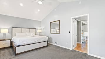 House, Multiple Beds (5218 Beach Dr C ) | 2 bedrooms