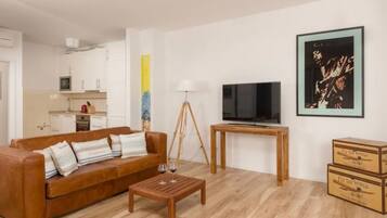 Basic Apartment | Living area | Flat-screen TV