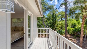 Terrace/patio - Treetop Cottage - super cute beach tree with great privacy and walk to beach (Englewood)