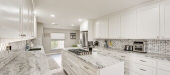 Home Gym, Office + Dock! Seguin Riverfront Retreat