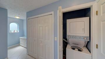 Condo, 1 Queen Bed (Merrimac 43 ) | Interior