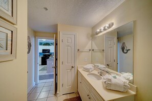 Condo, Multiple Beds (Ocean Villa 1104) | Bathroom