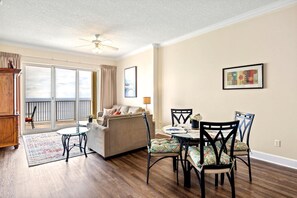 Apartment, Mehrere Betten (Ocean Villa 2101) | Speisen