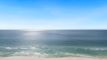 Appartement, Meerdere bedden (Ocean Villa 2101) | Strand | Accommodatie ligt op het strand