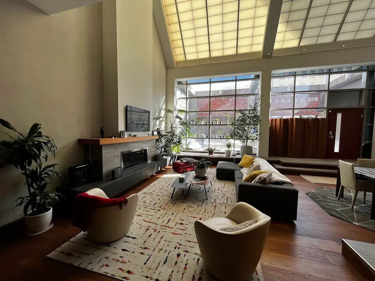 Modern Downtown Stay 