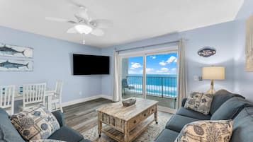 Bloc d'apartaments, 1 llit de matrimoni gran i sofà llit (The Summit 1031) | Sala d'estar | Televisor