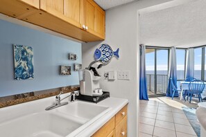 Condo, 1 cama Queen e sofá-cama (Sunbird 811E ) | Vista da propriedade