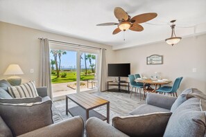 Living area - The Summit 108 (Panama City Beach)